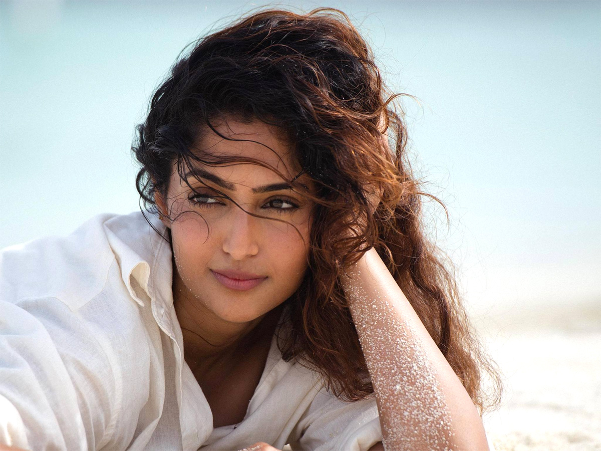Actress Reba Monica John special song in Mad Square movie: Photos1