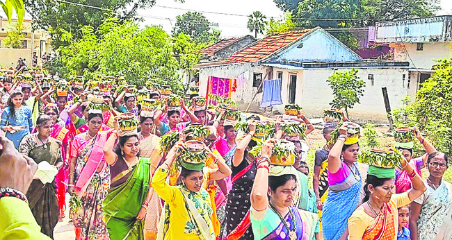 పోచమ్మకు బోనాలు1
