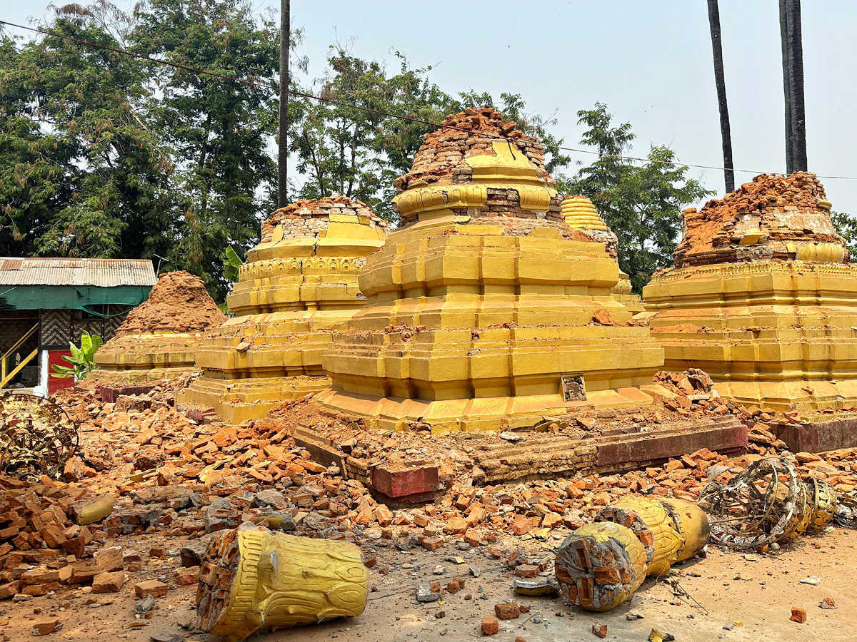 Powerful Earthquakes Hit Myanmar Photos11