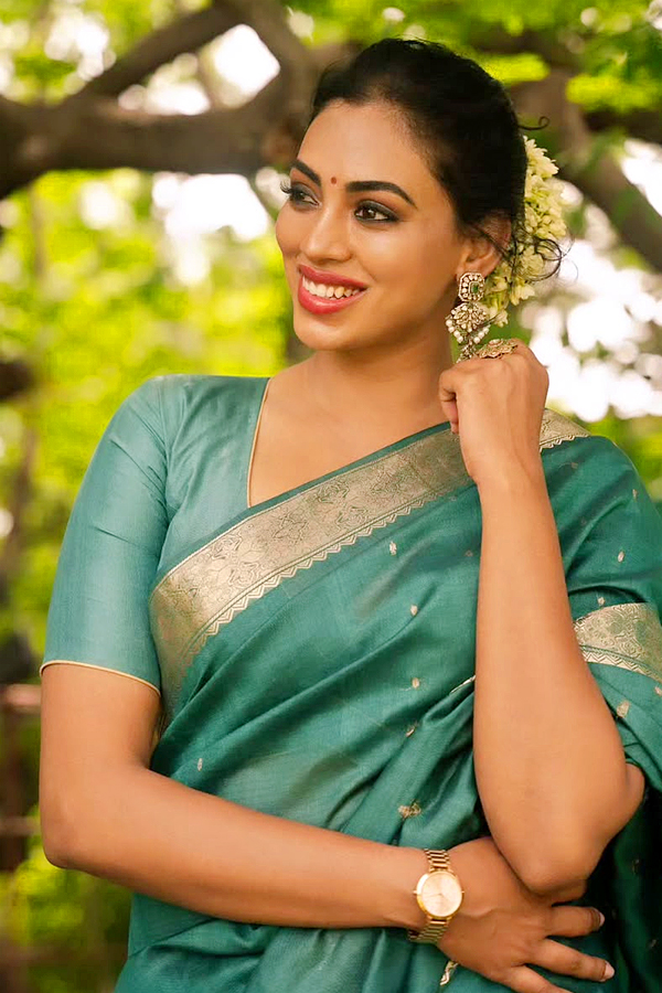 Actress Kamakshi Bhaskarla Busy In Tollywood With Multiple Movies Photos3