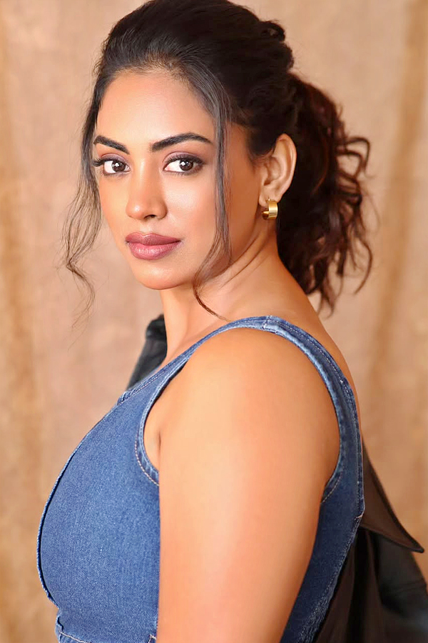 Actress Kamakshi Bhaskarla Busy In Tollywood With Multiple Movies Photos5