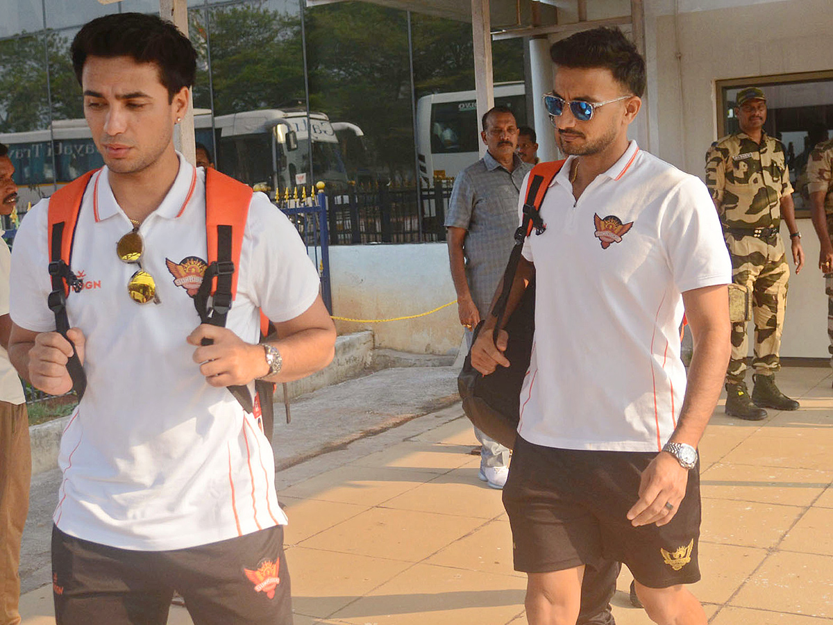 IPL 2025 : SRH Team Reached Visakhapatnam Pics7