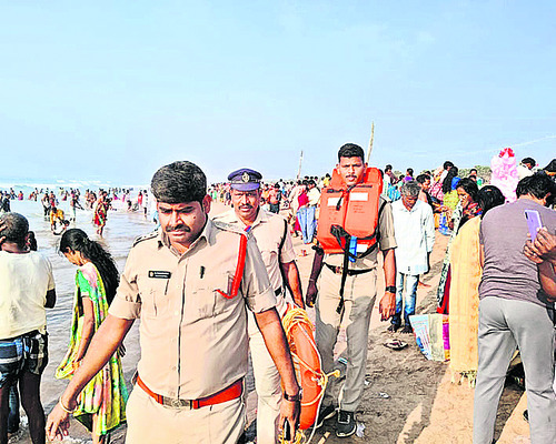 వత్సవలసకు పోటెత్తిన భక్తులు 1