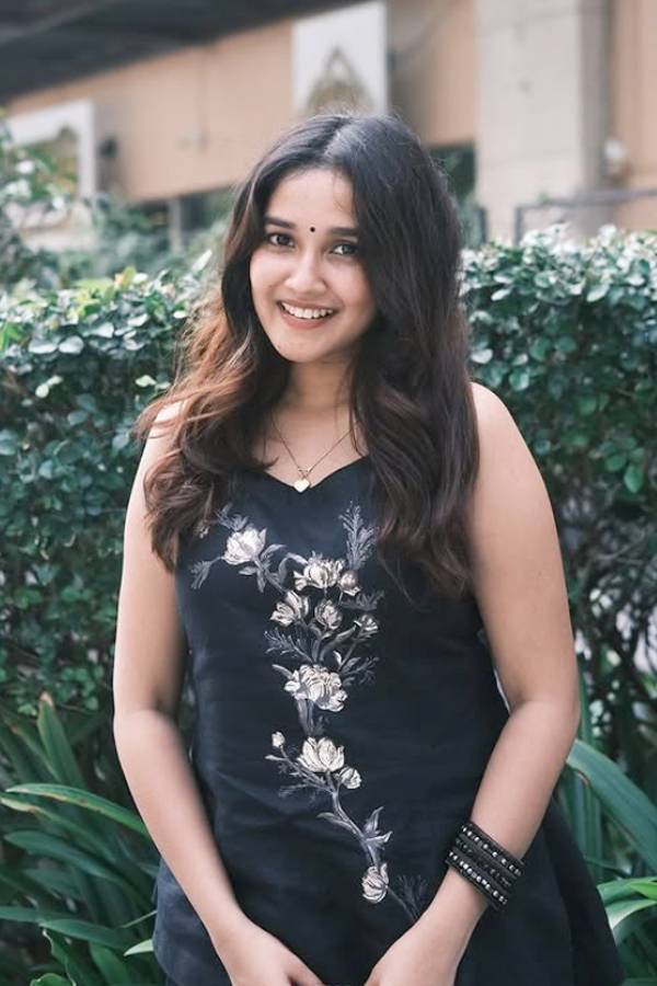 Anikha surendran Looks Stylish in casual look photos viral2