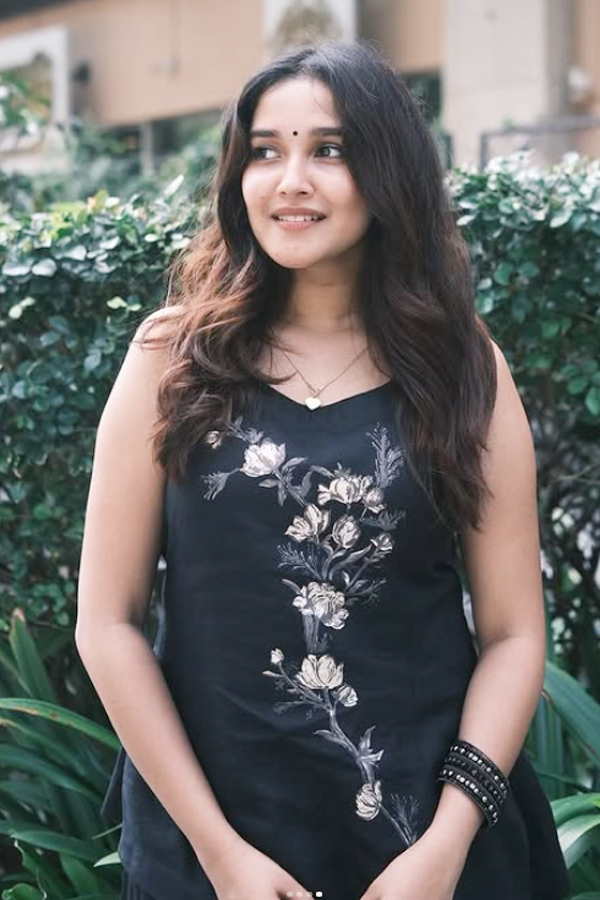 Anikha surendran Looks Stylish in casual look photos viral4