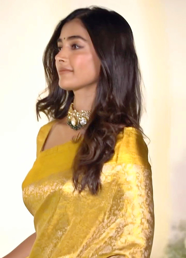 Pooja Hegde Silk Saree At Gowariker Son Wedding14