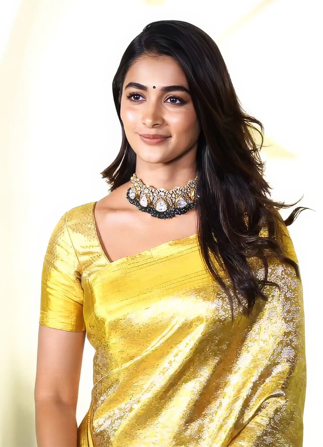 Pooja Hegde Silk Saree At Gowariker Son Wedding2