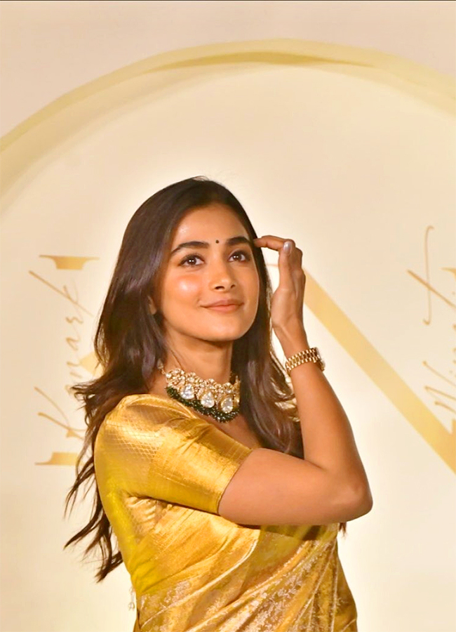 Pooja Hegde Silk Saree At Gowariker Son Wedding6