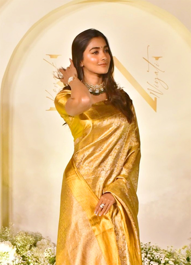 Pooja Hegde Silk Saree At Gowariker Son Wedding7