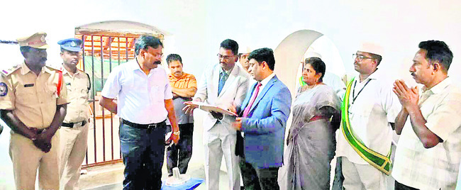 ఖాకీల పచ్చపాతం 2