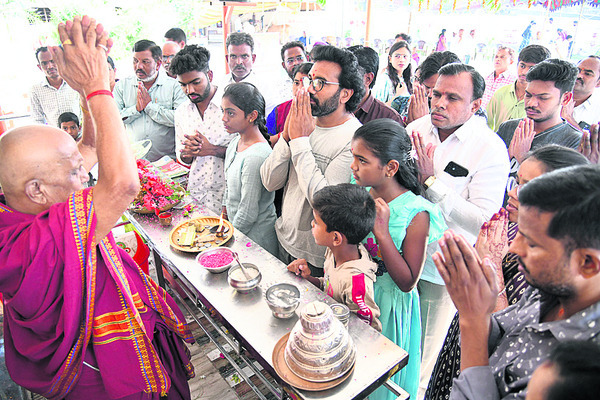 విశ్వావసును స్వాగతిస్తూ4