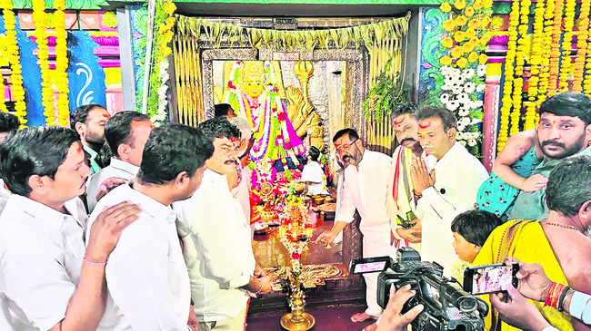 భద్రకాళి దేవాలయంలో వసంత నవరాత్రులు ప్రారంభం 1