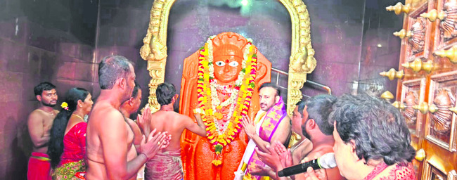 ప్రజలు అద్భుత విజయాలు అందుకోవాలి1