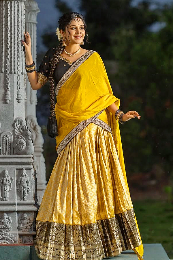 Ugadi look.. Celebrities shine in traditional Attire Photos8