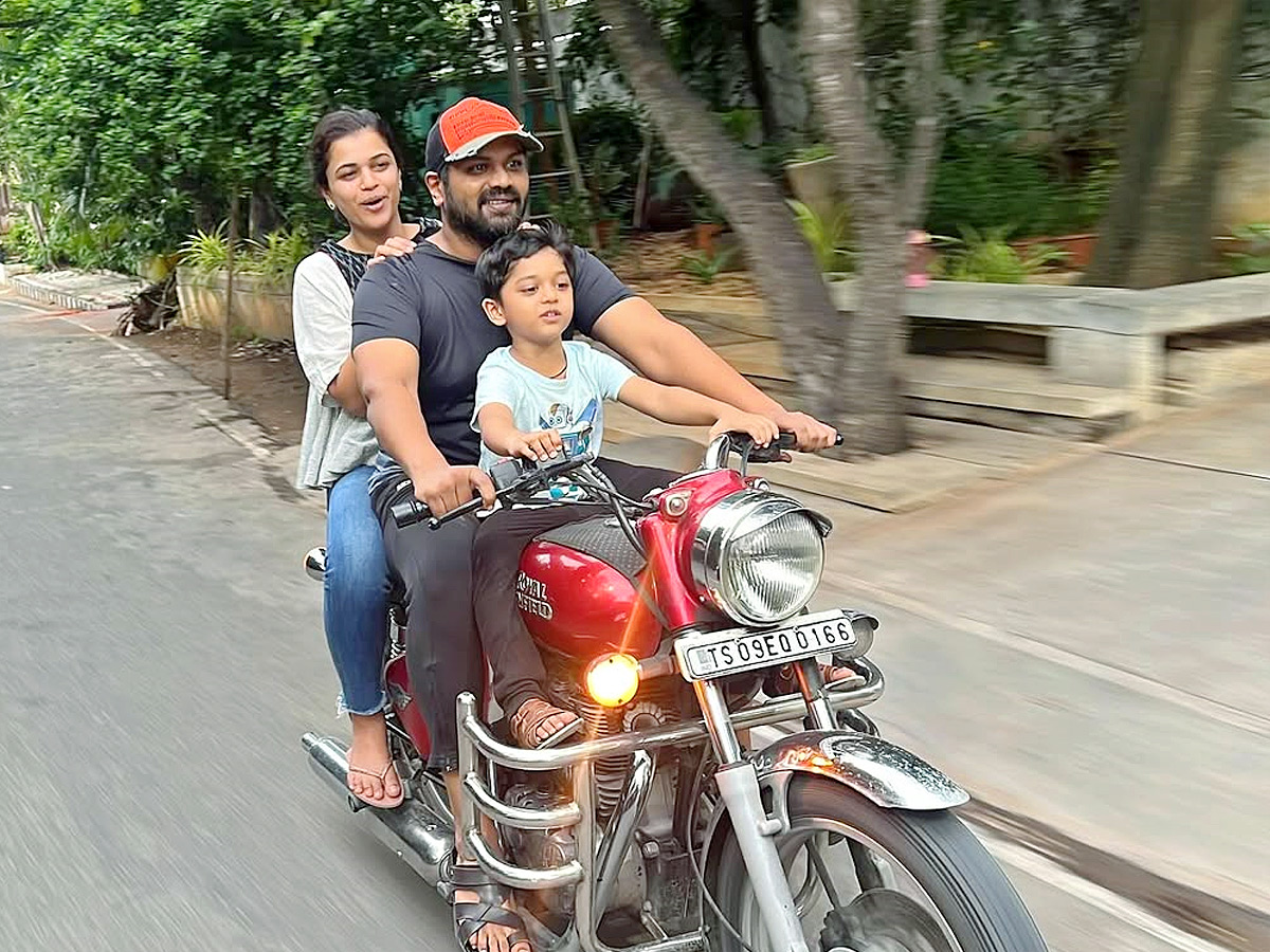 Actor Manchu Manoj Share heartfelt post to wife Mounika on their second Wedding Anniversary Photos10