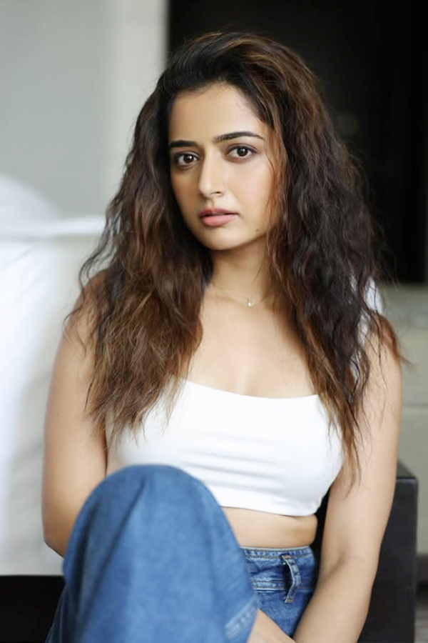 Ashika Ranganath captures attention with her latest photoshoot11