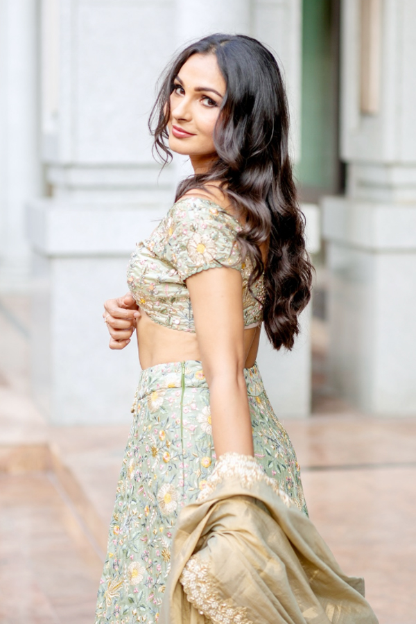 Andrea Jeremiah Glam Look Photos3