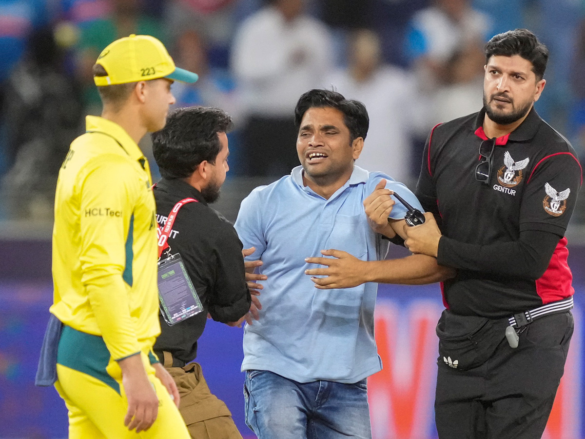 Fan Breaches Dubai Security Hugs KL Rahul After India Semifinal 10