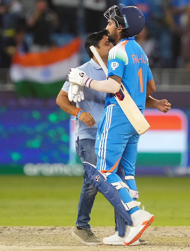 Fan Breaches Dubai Security Hugs KL Rahul After India Semifinal 11