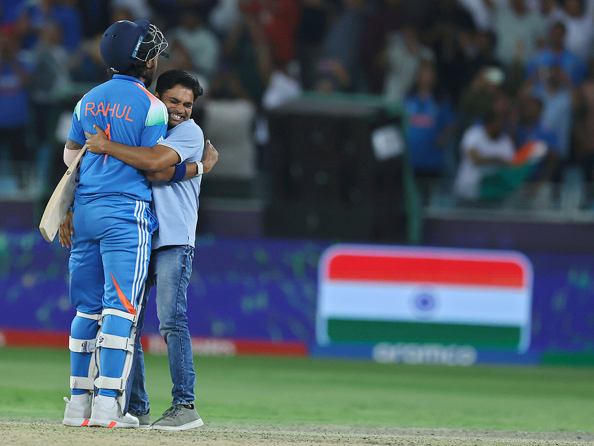 Fan Breaches Dubai Security Hugs KL Rahul After India Semifinal 3