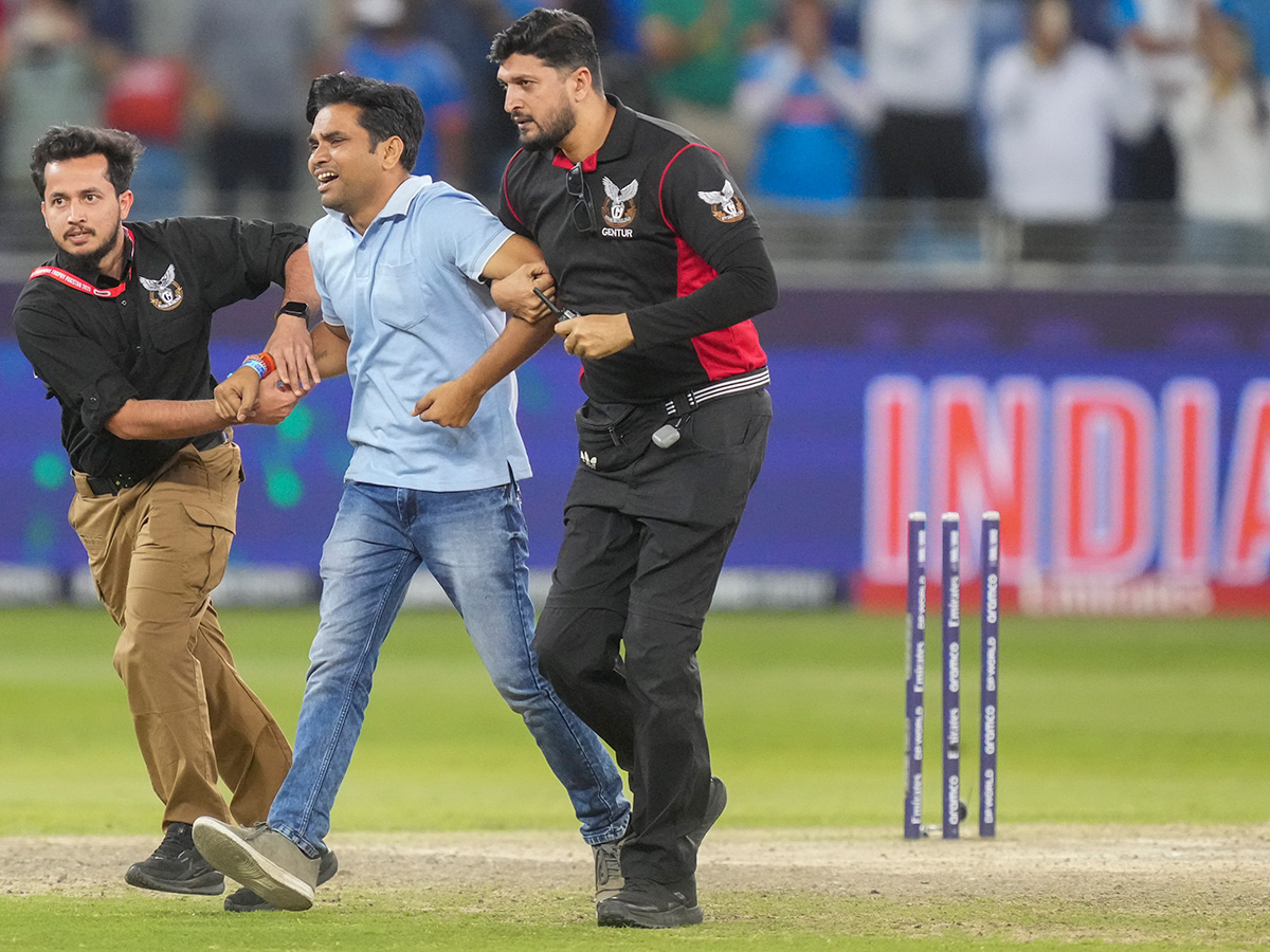 Fan Breaches Dubai Security Hugs KL Rahul After India Semifinal 9