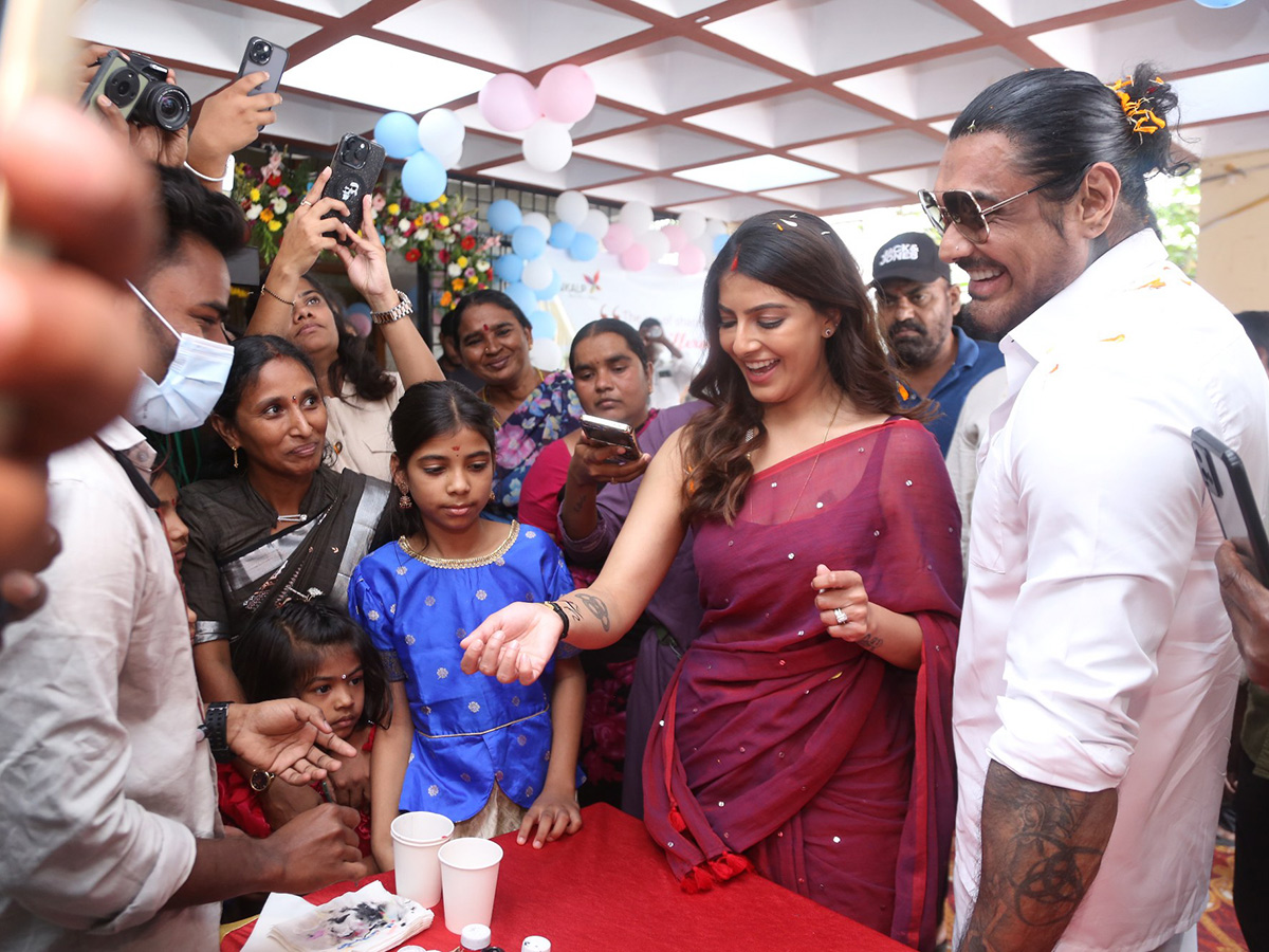 Varalaxmi Sarathkumar Birthday Celebrations With Her Husband Photos2