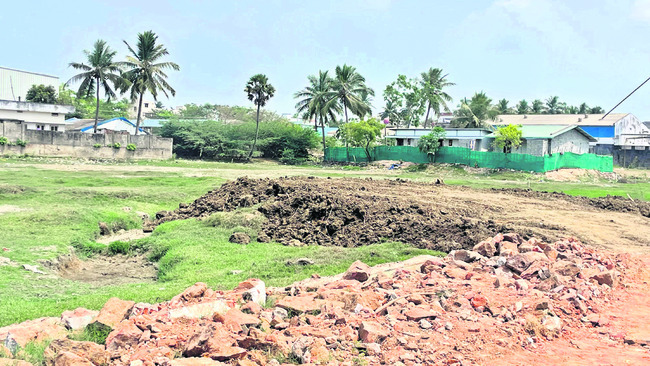 మట్టి మాఫియాతో సాగునీటికి అడ్డంకులు 1