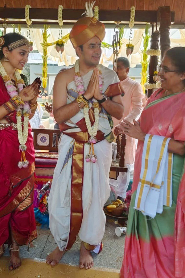 BJP MP Tejasvi Surya marries Bharatanatyam artist Sivasri Skandaprasad Photos7