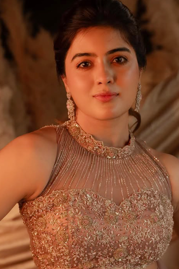 Amritha Aiyer dazzles in a mesmerizing golden dress Photos4