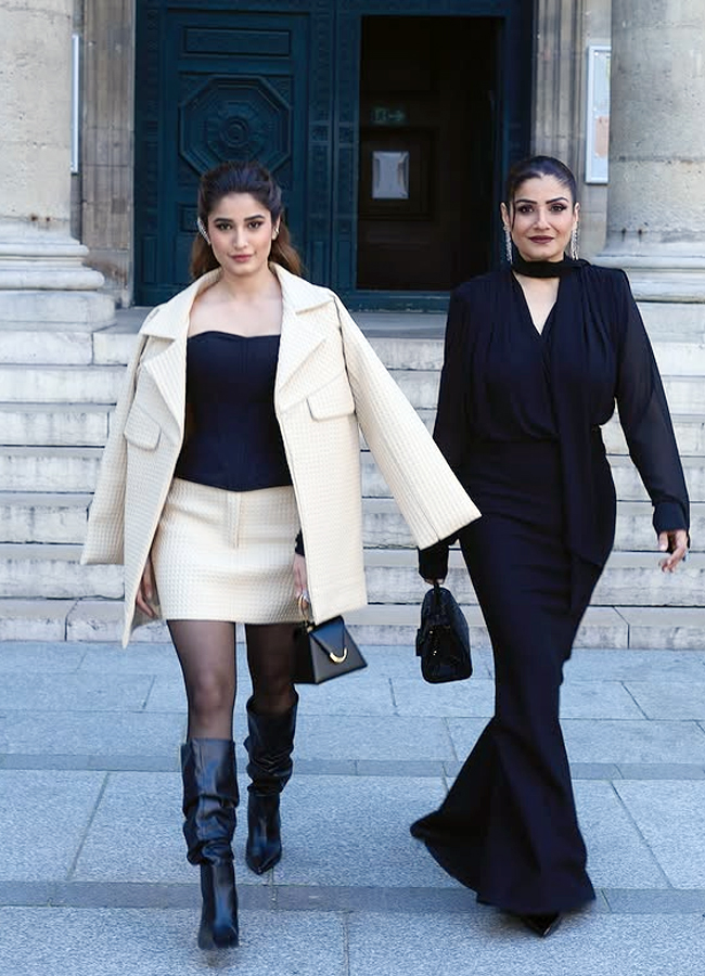 Most stylish mother and daughter in the same frame2