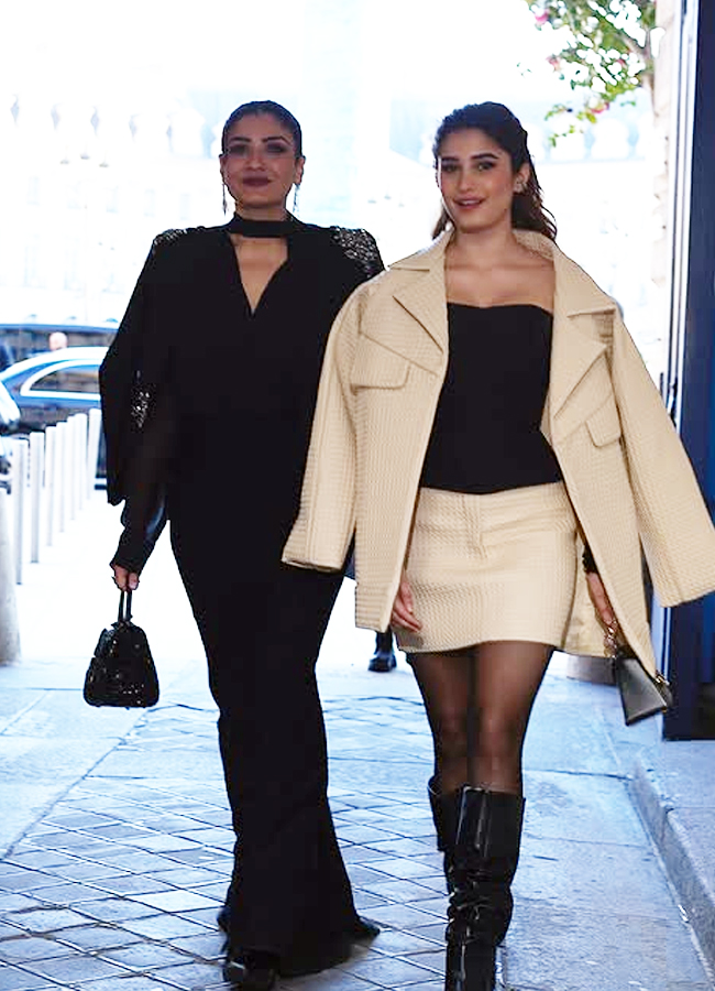 Most stylish mother and daughter in the same frame12