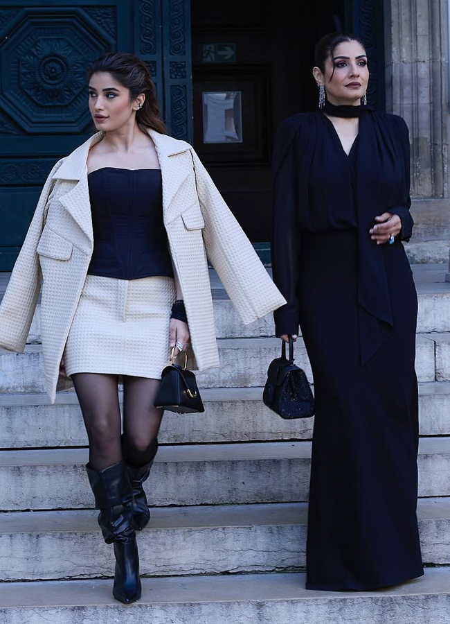 Most stylish mother and daughter in the same frame8