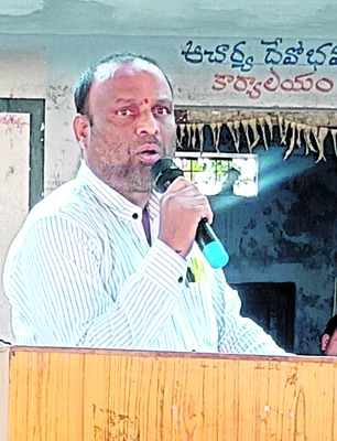 ఉపాధ్యాయుడిగా నాడు తండ్రి.. నేడు కొడుకు2