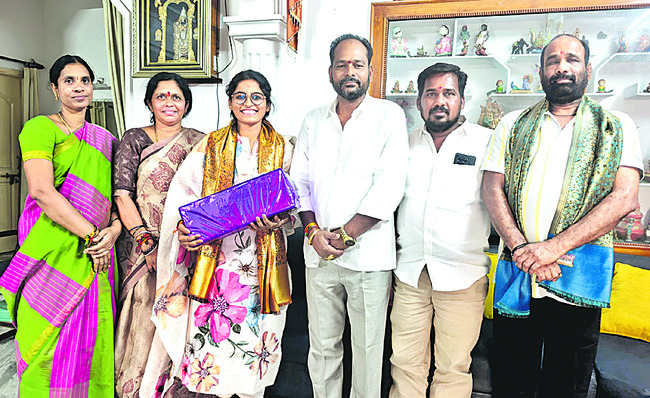 గ్రూప్–1 ర్యాంకర్కు అభినందనలు
1