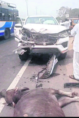 డీసీసీబీ మాజీ చైర్మన్కు తప్పిన ప్రమాదం
1