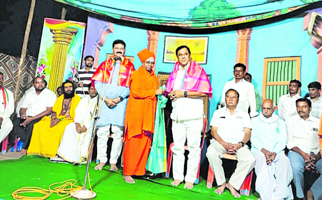 ముస్లింలకు రంజాన్ పవిత్రమైన పండుగ
2