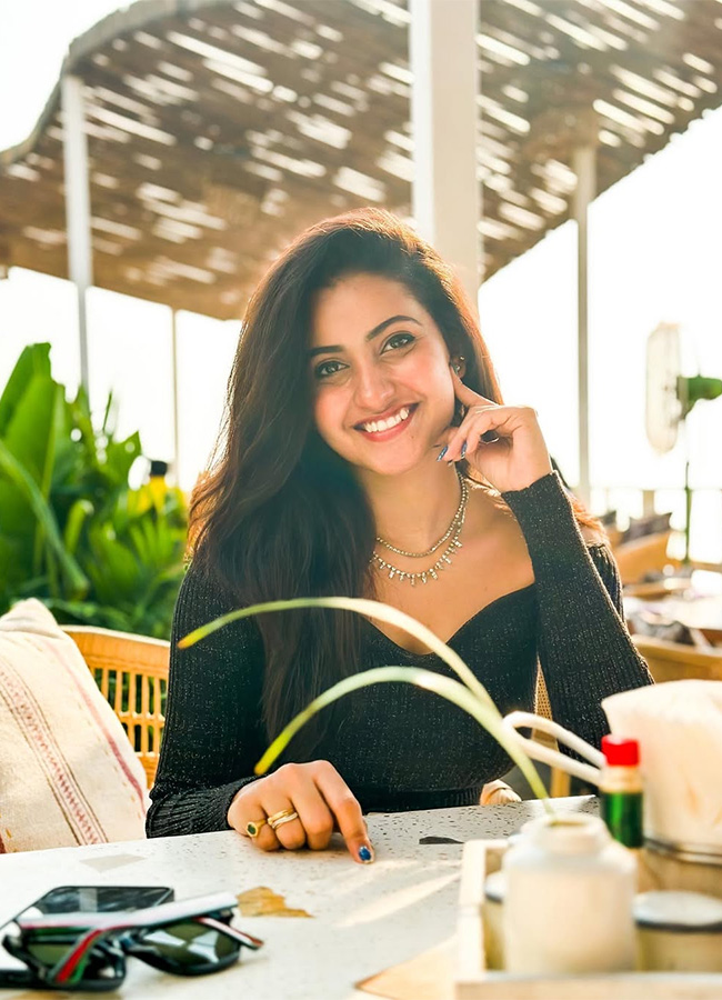 Actress Deepika Pilli photos goes viral13