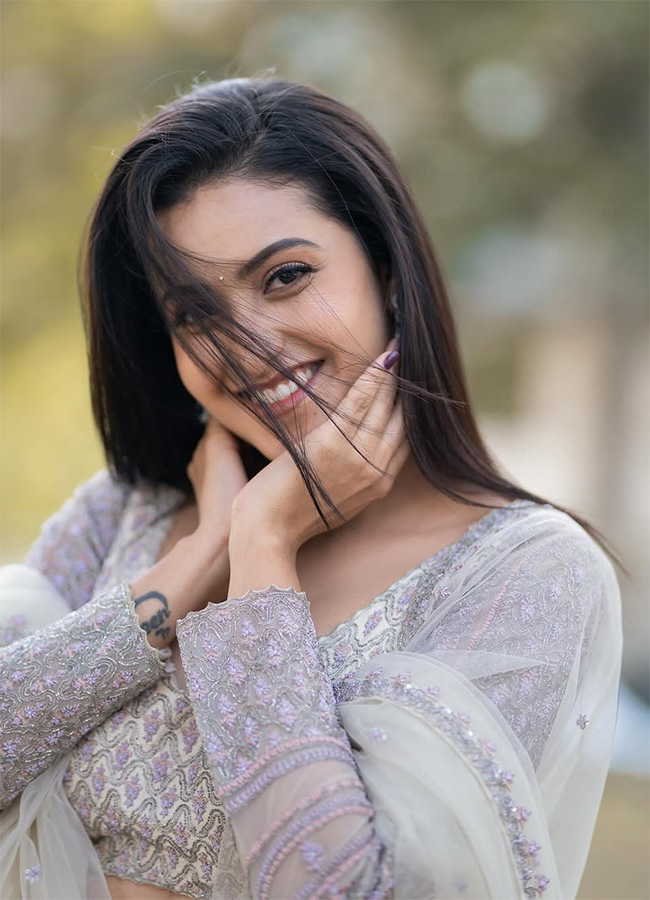 Actress Deepika Pilli photos goes viral5