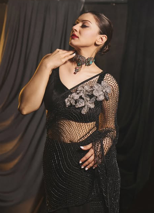 Hansika Stunning Looks With Her Fashion Choices Photos Viral  8