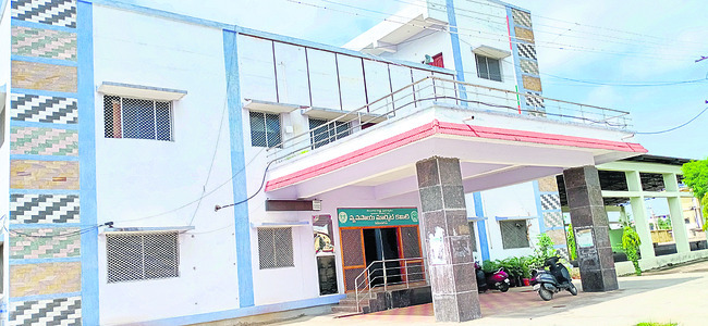 56 పోస్టులు.. 40 ఖాళీలు1