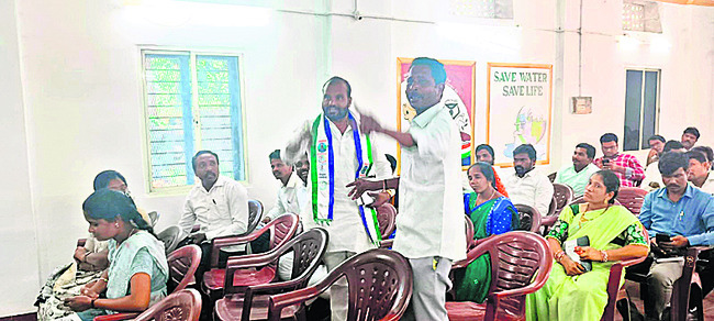 అక్రమ నిర్మాణాలకు సహకరించొద్దు 2