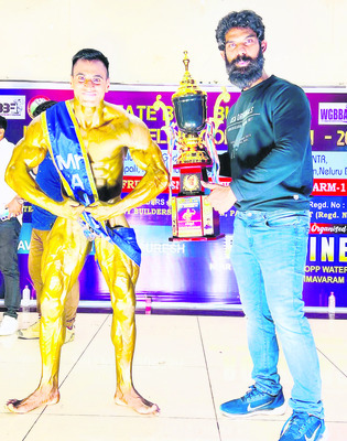 హాస్టల్ గదిలో ఉరేసుకుని విద్యార్థిని ఆత్మహత్య 1