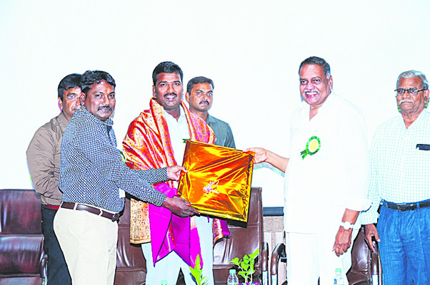 సమాజ హితమే సాహిత్యం పరమావధి 1