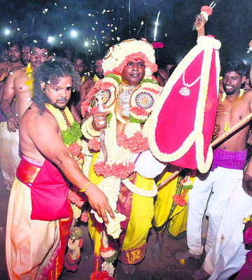 నయన మనోహరం హసికరగ ఊరేగింపు 2