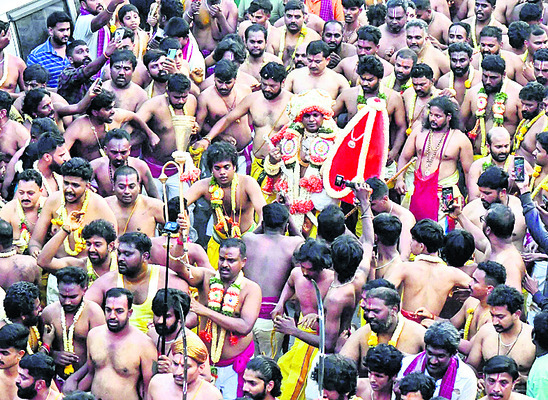 నయన మనోహరం హసికరగ ఊరేగింపు 1