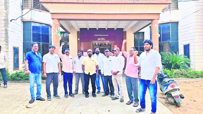 పత్రికా స్వేచ్ఛకు విఘాతం 1