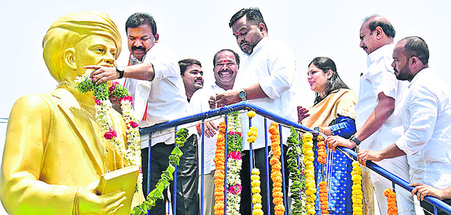పూలే ఆశయాలు కొనసాగించాలి1