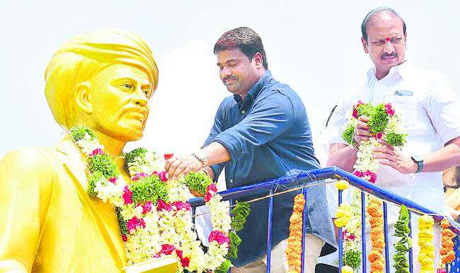 పూలే ఆశయాలు కొనసాగించాలి2