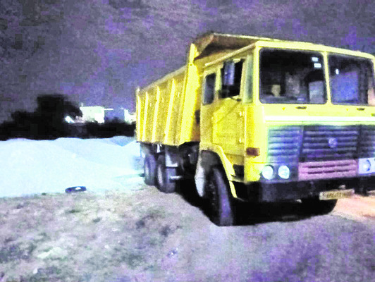 దోపిడీ, దౌర్జన్యాలకు మంత్రి మండిపల్లి తెర 1