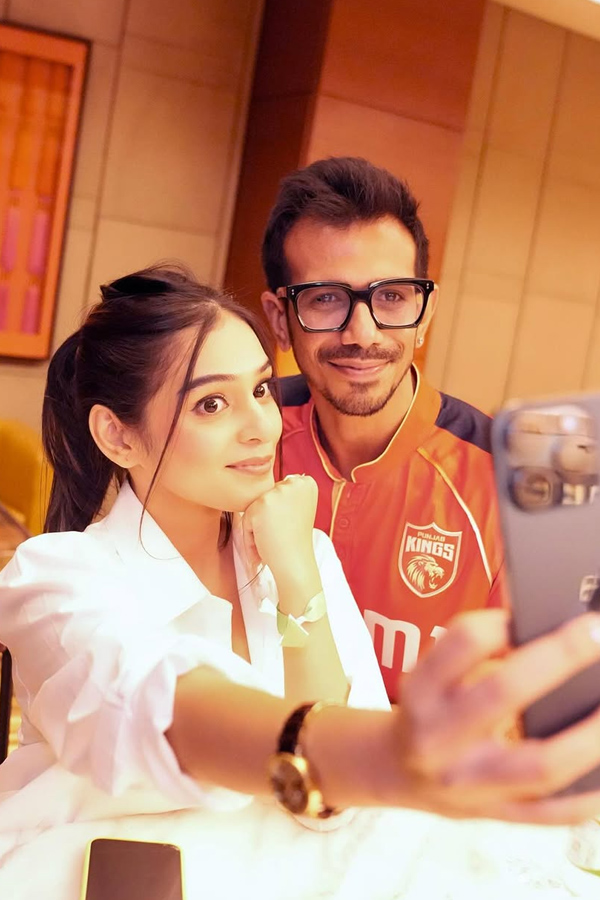 Did RJ Mahvash Just Confirm Dating Yuzvendra Chahal With Her Viral Selfie? Photos2